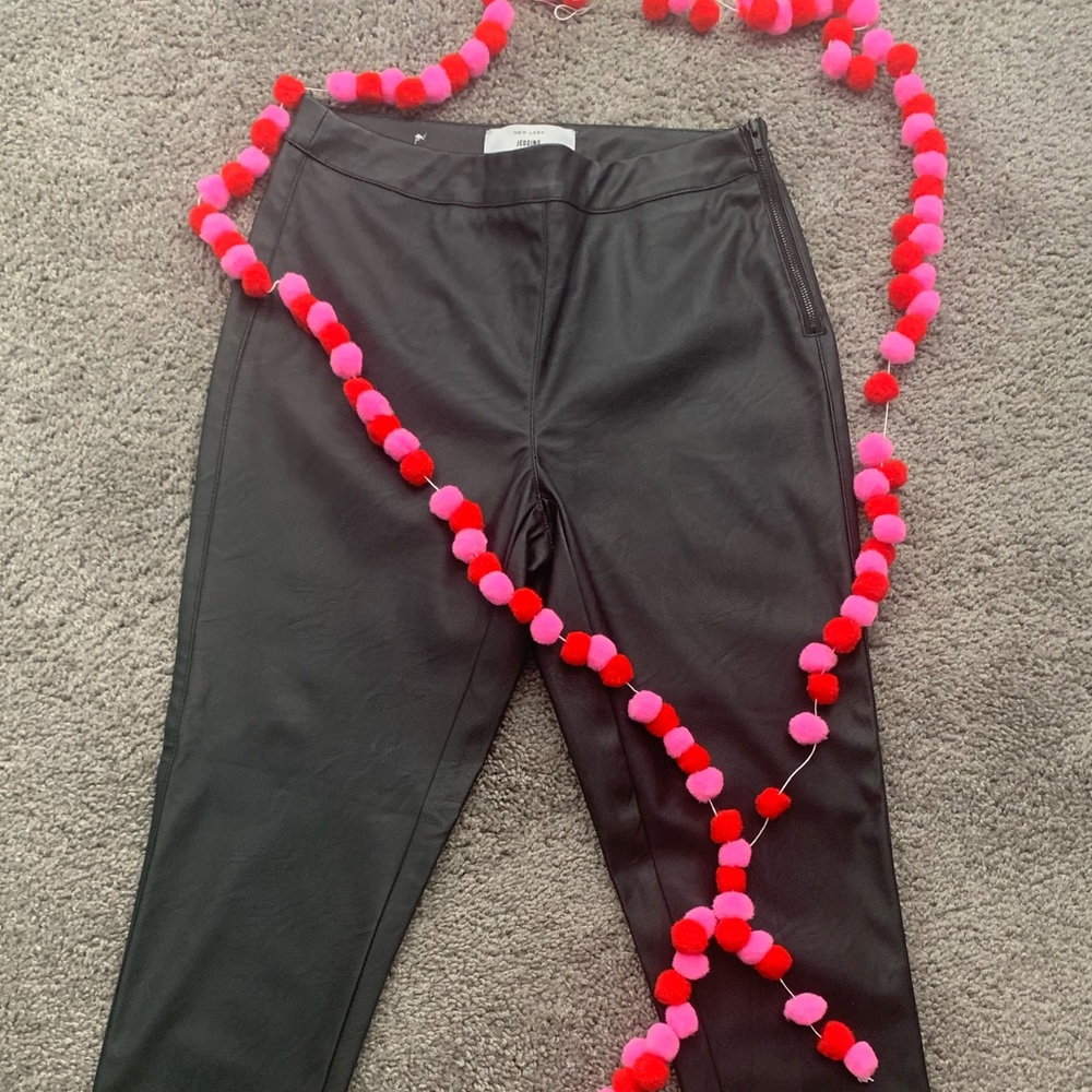 Faux leather pants- BLACK !